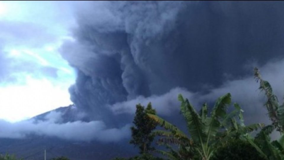 Gunung Sinabung Kembali Erupsi Pagi Hari Tadi Setelah 11 Bulan Tertidur