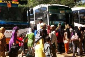 Penumpang Bus AKDP di Sumenep Membeludak