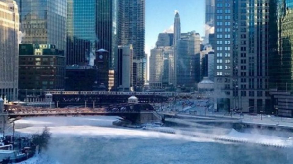 Cuaca Ekstrim Kutub Hantam Amerika Serikat, Air Mendidih pun Langsung Membeku