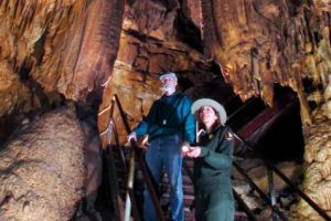 6 Gua Bawah Tanah yang Sangat Eksotis