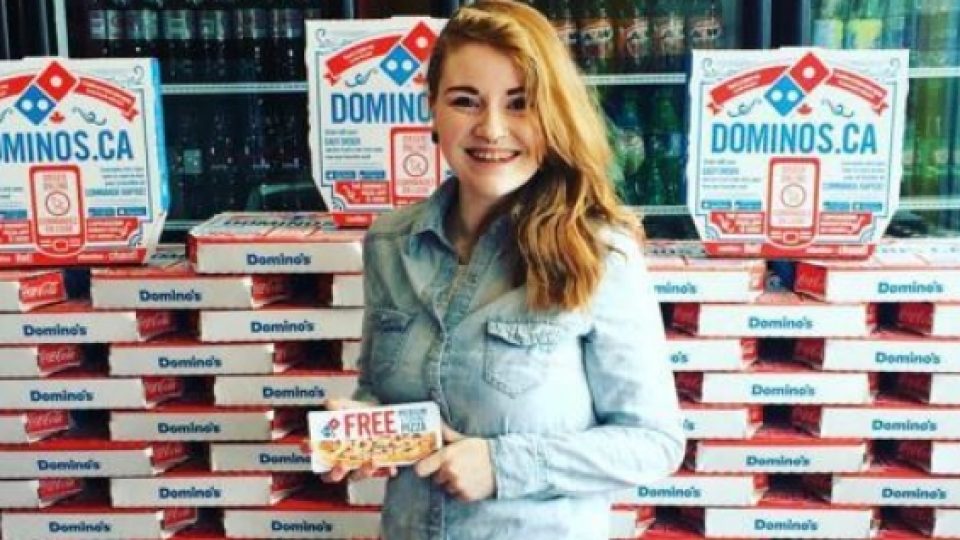 Wanita Ini Mendapatkan Vocher Makan Pizza Gratis Selama 1 Tahun!
