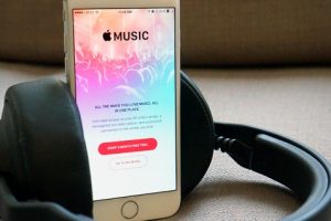 Apple Music Rambah Playstore! Tanda Apple Kalah Bersaing?