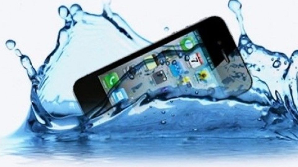 5 Langkah Mudah Atasi Ponsel Basah