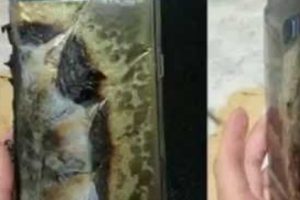 Saat Di-Charger Samsung Galaxy Note 7 Ini Hangus Terbakar