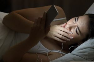 Seorang Wanita Marah Besar Setelah Tak Sengaja Mengetahui Identitas Lain Sang Suami: Bintang Porno Gay