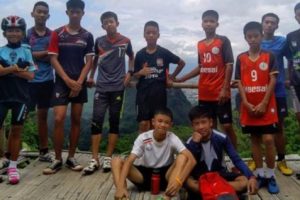 Alur Cerita dari Misi Penyelamatan 12 Bocah Anggota Tim Sepakbola & Sang Pelatih yang Terjebak Dalam Gua di Thailand