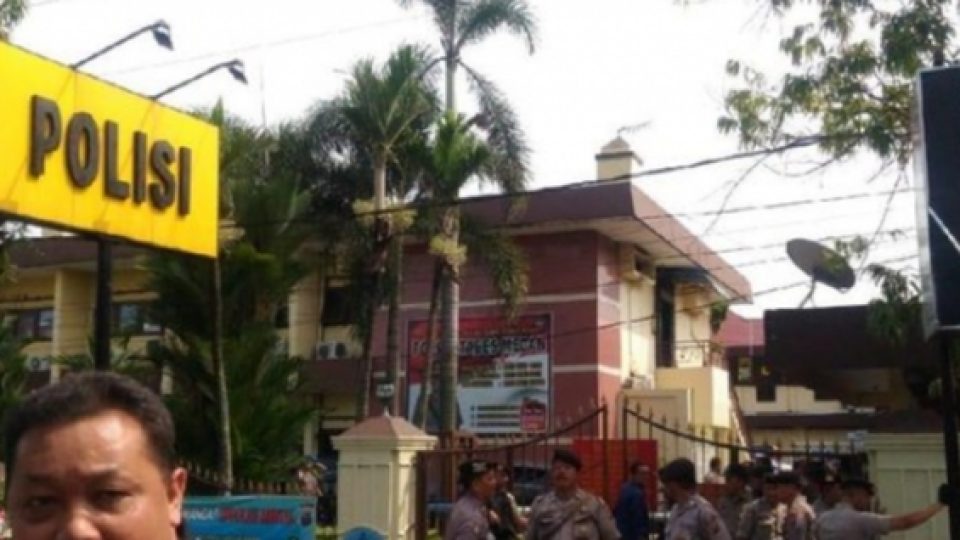 Polisi Buru Guru Ngaji Terduga Pelaku Bom Bunuh Diri Polrestabes Medan