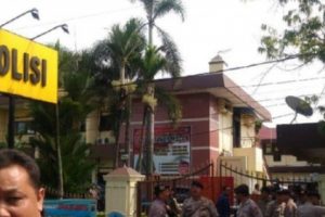 Polisi Buru Guru Ngaji Terduga Pelaku Bom Bunuh Diri Polrestabes Medan
