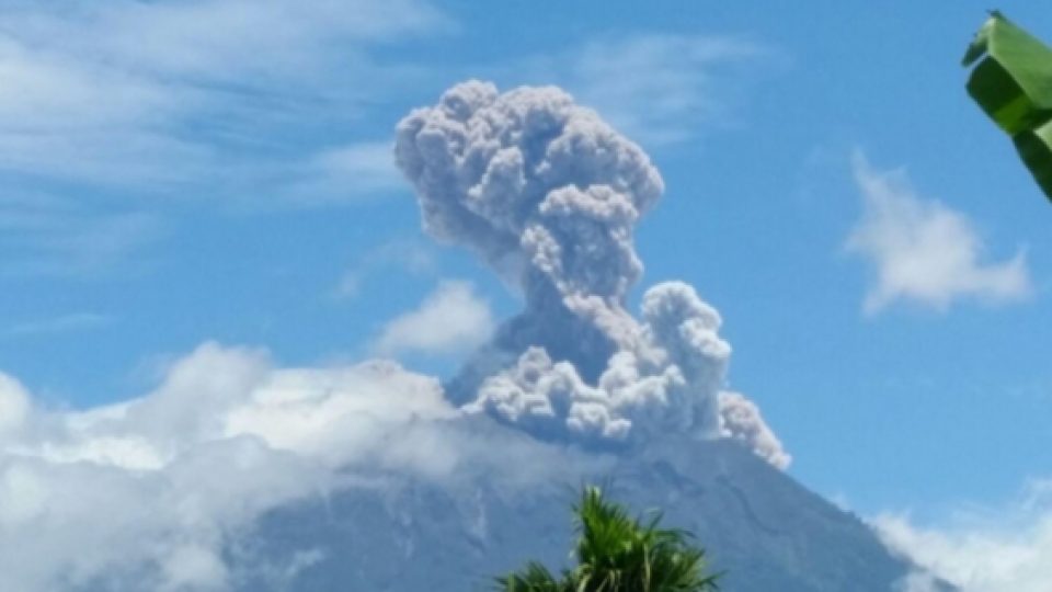 Gunung Agung Kembali Bererupsi