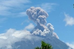 Gunung Agung Kembali Bererupsi