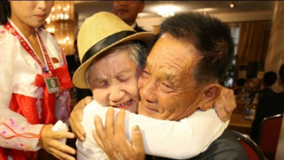 Reuni Korea Selatan & Utara: Terpisah Lebih dari 6 Dekade, Ibu-Anak Ini Akhirnya Bisa Bertemu Kembali