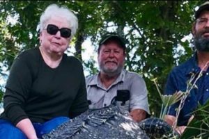 Seorang Nenek di Texas, Amerika Serikat Membunuh Seekor Alligator Seberat 263kg Karena Diduga Memakan Kuda Mini Miliknya