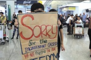 Kekacauan Politik  Hong Kong, Bandara Diblokir Ratusan Massa Pengunjuk Rasa, Perekonomian Turut Anjlok