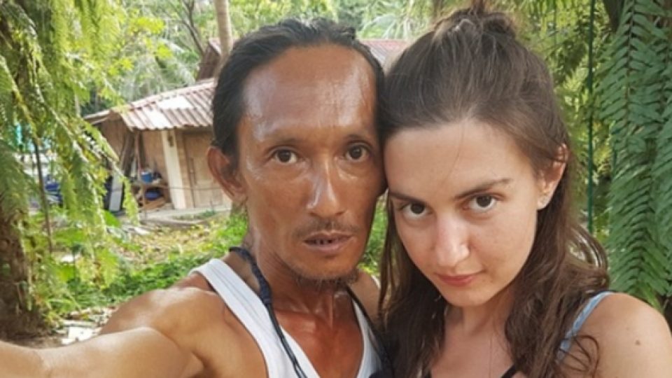 Manusia Gua Ini Viral Karena Mengencani Wanita-Wanita Bule