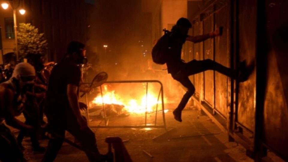 Seluruh Kabinet Lebanon Mengundurkan Diri Pasca Unjuk Rasa Besar-besaran Rakyat Akibat Ledakan di Beirut