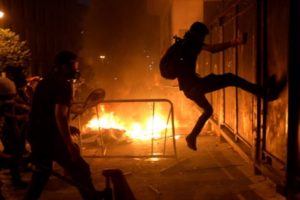 Seluruh Kabinet Lebanon Mengundurkan Diri Pasca Unjuk Rasa Besar-besaran Rakyat Akibat Ledakan di Beirut