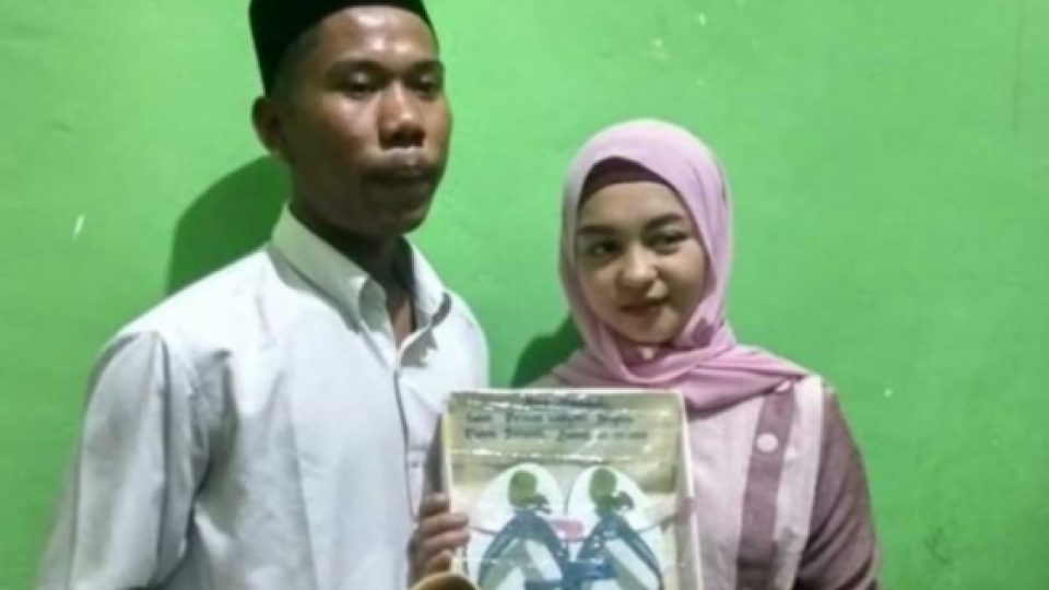 Viral Pernikahan di Lombok dengan Mas Kawin Sepasang Sandal Jepit dan Segelas Air Putih