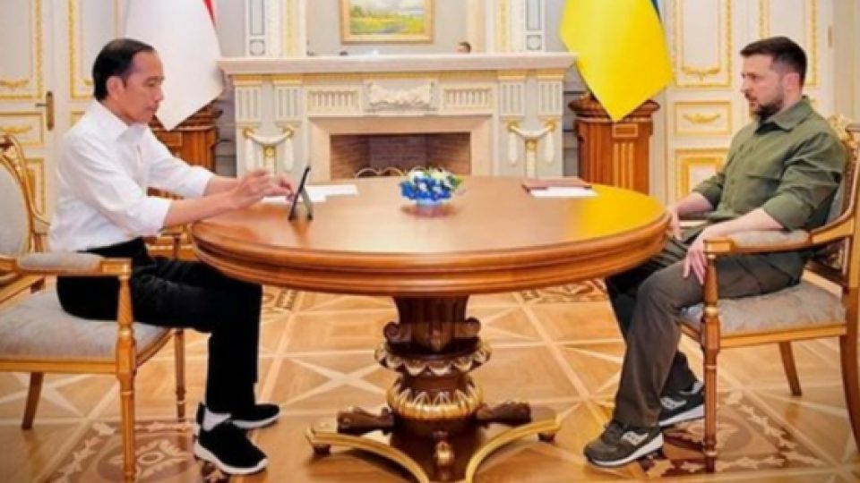 Presiden Jokowi Bertemu Empat Mata dengan Presiden Ukraina, Zelensky, di Kyiv. Apa yang Mereka Bicarakan?