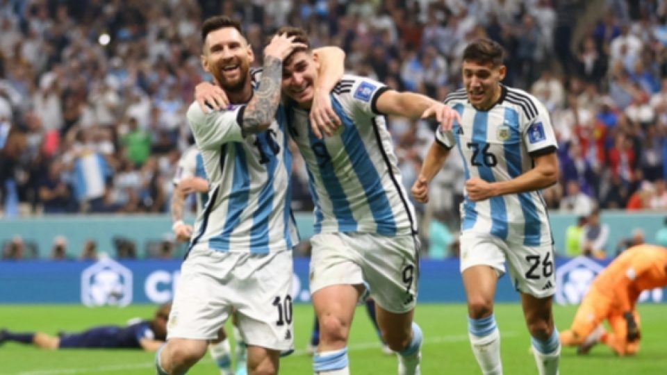 Lionel Messi Selangkah Lagi Menuju Impiannya Mengangkat Trofi Piala Dunia