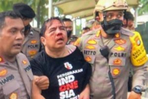Pegiat Media Sosial dan Dosen UI Ade Armando Babak Belur di Hajar Massa Dalam Aksi Demo 11 April 2022