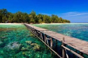 Ratusan Wisatawan Terjebak di Karimunjawa Karena Cuaca Buruk BIkin Kapal Tak Bisa Mendekat