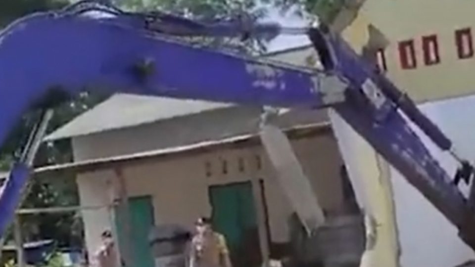 Saling Tuding Selingkuh, Pasutri Ponorogo Robohkan Rumah Baru Mereka dan Siap Bercerai
