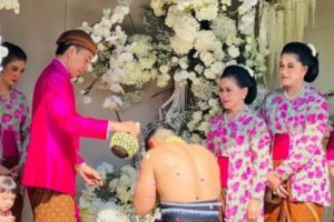 Presiden Jokowi Bersyukur Prosesi Siraman Kaesang Pangarep Berjalan Lancar