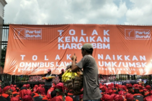Massa Buruh Gelar Aksi Unjuk Rasa Depan Gedung DPR/MPR RI Menolak Kenaikan Harga BBM