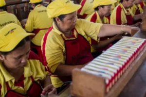 2 PDP Nekad Bekerja, 100 Pegawai Pabrik Roko Sampoerna Surabaya Positif Corona Versi Rapid Test