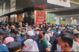 Pengunjung Padati Pasar Tanah Abang, Aparat Butuh Tambahan Pasukan Untuk Tegakkan Protokol Kesehatan