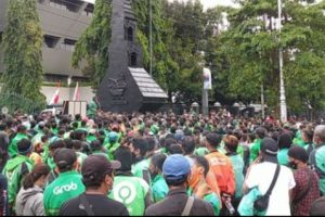 Ribuan Pengemudi Ojol Datangi Kantor Gubernur Jateng, Tuntut Kesejahteraan Mereka Diperhatikan
