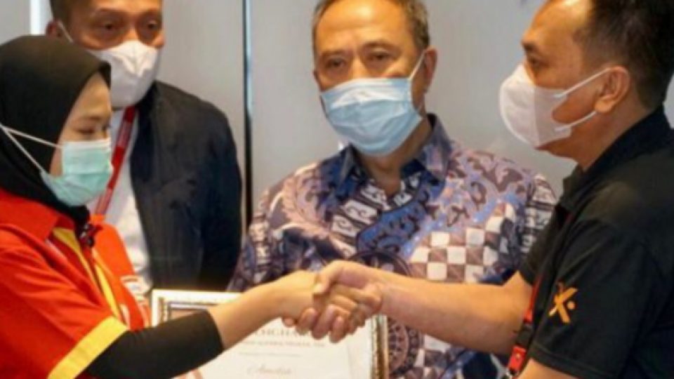 Amelia Pegawai Alfamart yang Sempat Diintimidasi Ibu Pencuri Coklat, Dapat Apresiasi dari Founder dan Jajaran Direksi Alfamart