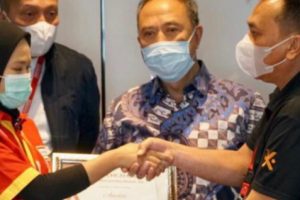 Amelia Pegawai Alfamart yang Sempat Diintimidasi Ibu Pencuri Coklat, Dapat Apresiasi dari Founder dan Jajaran Direksi Alfamart