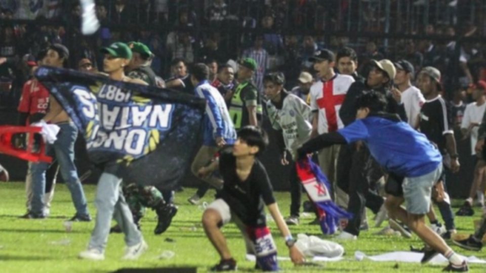Kerusuhan Laga Arema FC vs. Persebaya Timbulkan 130 Korban Jiwa, Sanksi Berat FIFA Menanti Indonesia
