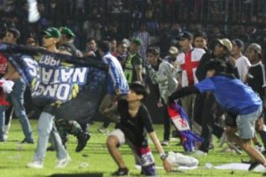 Kerusuhan Laga Arema FC vs. Persebaya Timbulkan 130 Korban Jiwa, Sanksi Berat FIFA Menanti Indonesia