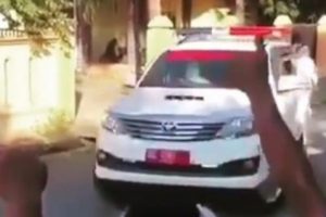 Ada Pasien Positif Corona di Jemput, Warga Mamuju Kompak Beri Teriakan Semangat Bagi Pasien