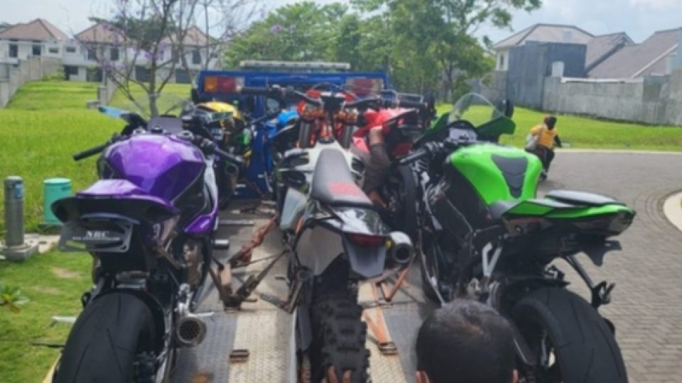 Deretan Kendaraan Mewah Doni Salmanan yang Disita Polisi