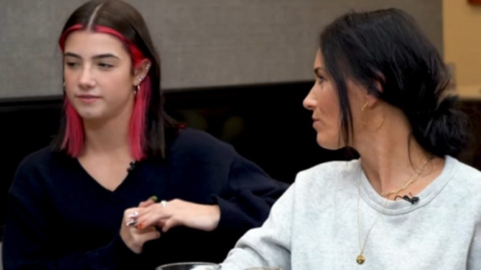 Bintang TikTok Charli D'Amelio Kehilangan Satu Juta Follower Dalam Semalam Karena Dianggap Tidak Sopan