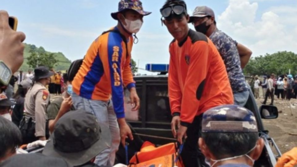 11 Orang Tewas Dalam Ritual Maut di Pantai Payangan, Jember, Jawa Timur. 