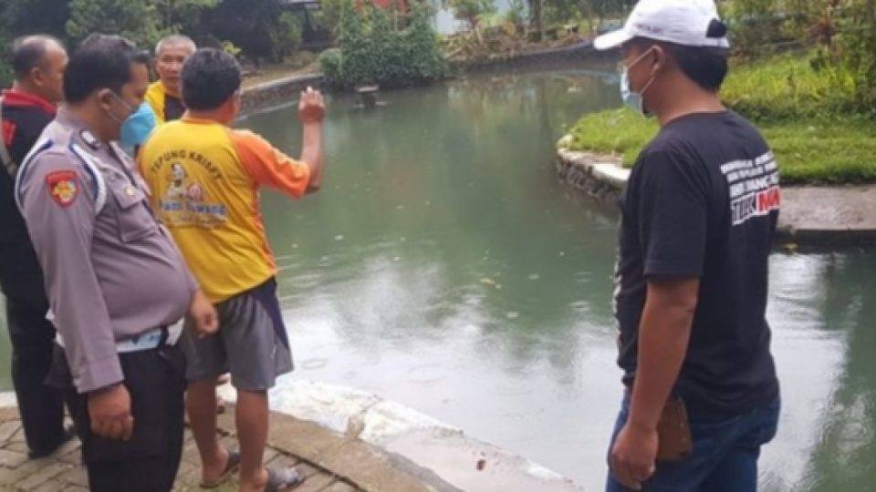 Bikin Konten Live Streaming, Remaja 18 Tahun Jatuh ke Kolam Saat Berjalan Mundur dan Tewas Tenggelam