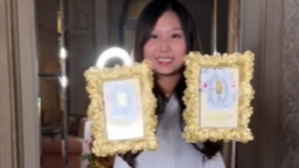 Jess No Limit dan Sisca Kohl Bagi-bagi Souvenir Nikah Berupa Emas Batangan!