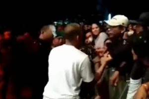 Komika Oki Rengga Emosi Diteriaki 'Enggak Lucu', Paksa Seorang Penonton Naik ke Panggung Ikutan Stand-up