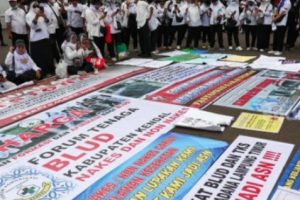 Massa Nakes Berunjuk Rasa di Kawasan Patung Kuda, Minta Presiden Jokowi Angkat Mereka Jadi ASN Tanpa Tes