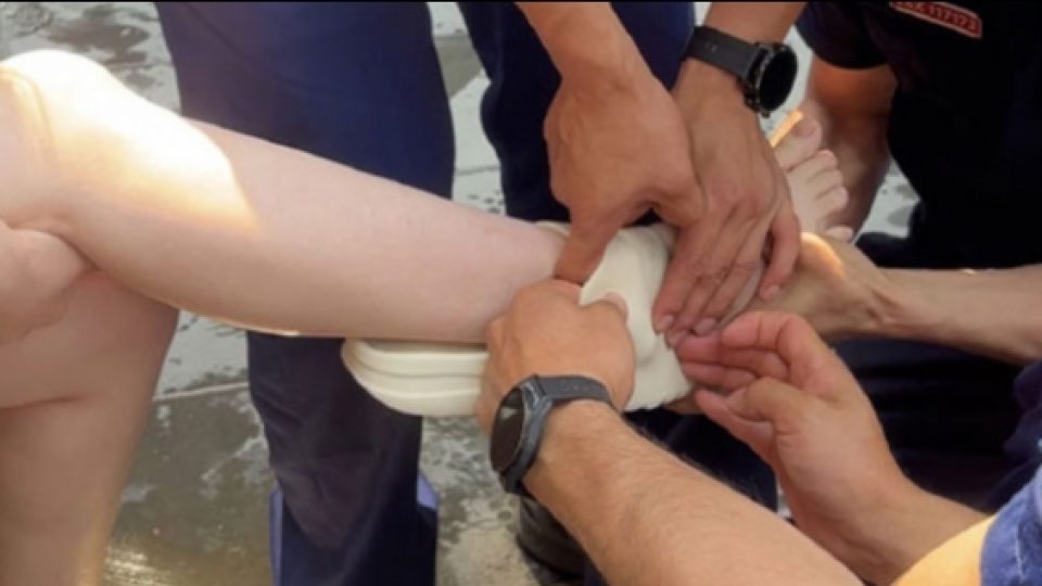 Foto Kocak Viral Terselip Sandal Saat Festival Songkran