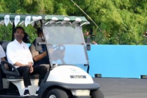 Presiden Jokowi Didampingi Gubernur DKI Jakarta Tinjau Sirkuit Formula E