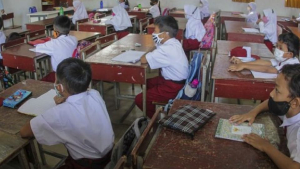 Perhimpunan Dokter Paru Sarankan Pemerintah Kaji Ulang PTM Seiring Meningkatnya Kasus Varian Omicron