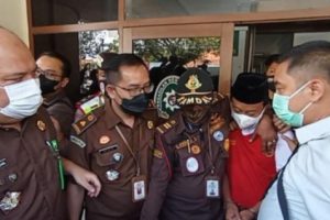 Guru Pesantren yang Perkosa dan Hamili Belasan Santriwati di Bandung Dituntut Hukuman Mati