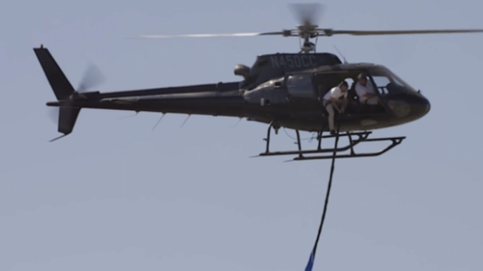 YouTuber Sewa Helikopter Untuk Menyelesaikan Perdebatan Seputar Pertanyaan Fisika Kontroversial