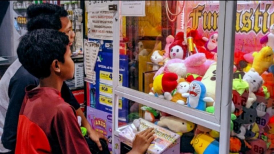 MUI Purworejo Resmi Haramkan Permainan Capit Boneka Karena Dinilai Berunsur Perjudian