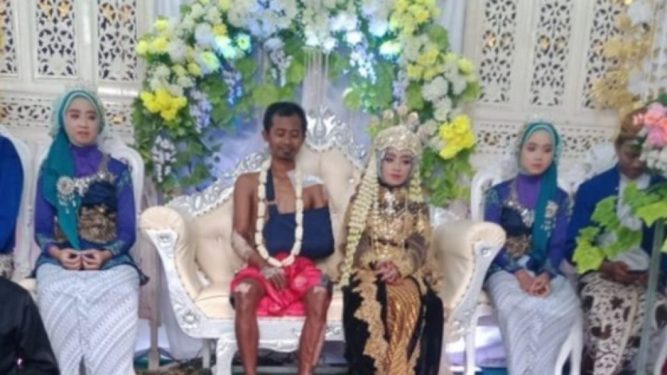 Viral Mempelai Pria Penuh Luka dan Hanya Pakai Celana Pendek di Acara Pernikahannya Sendiri